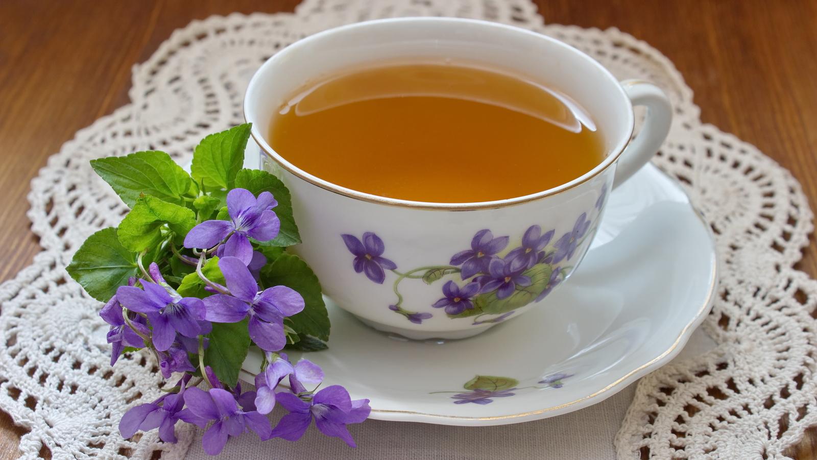Pite fialkový čaj