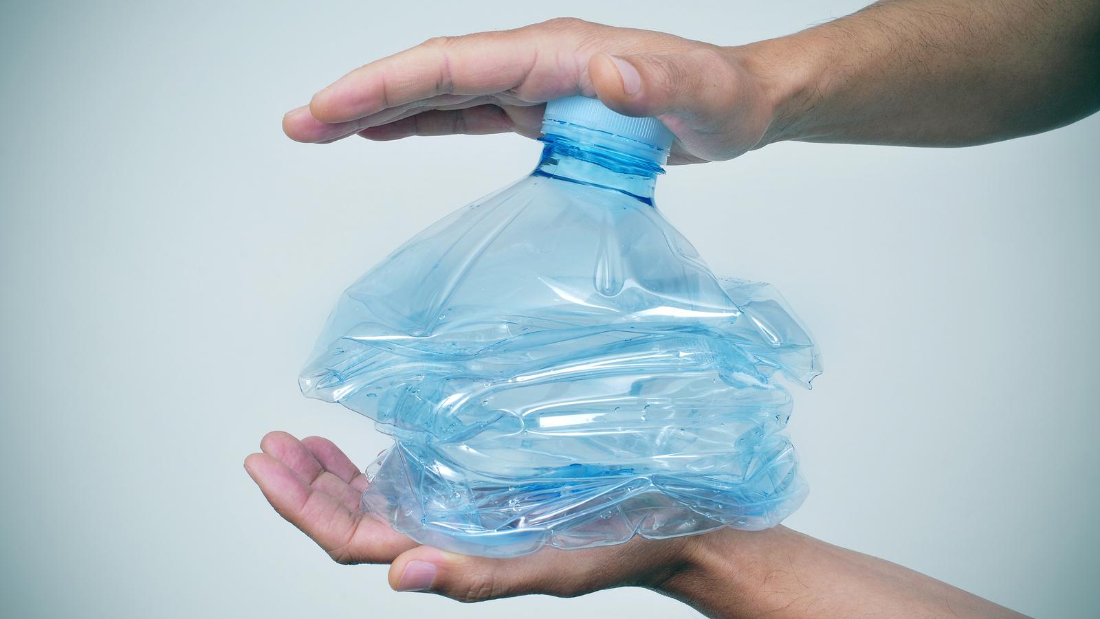 Aj PET fľaše sa vyrábajú z jedovatých plastov