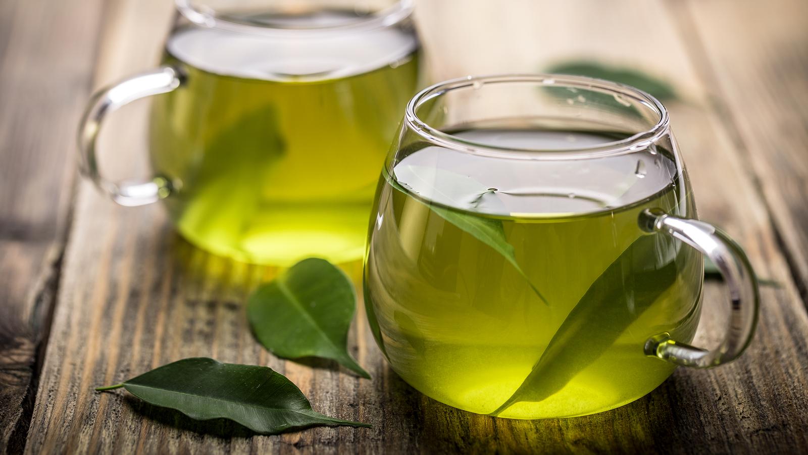 Zelený čaj má nielen antioxidačné a imunitu posilňujúce účinky, ale zmierňuje stres a ošetruje pokožku