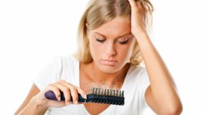 Vypadávanie vlasov – Výživa zvnútra je kľúčová