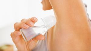 Nebezpečné antiperspiranty: naozaj spôsobujú rakovinu?